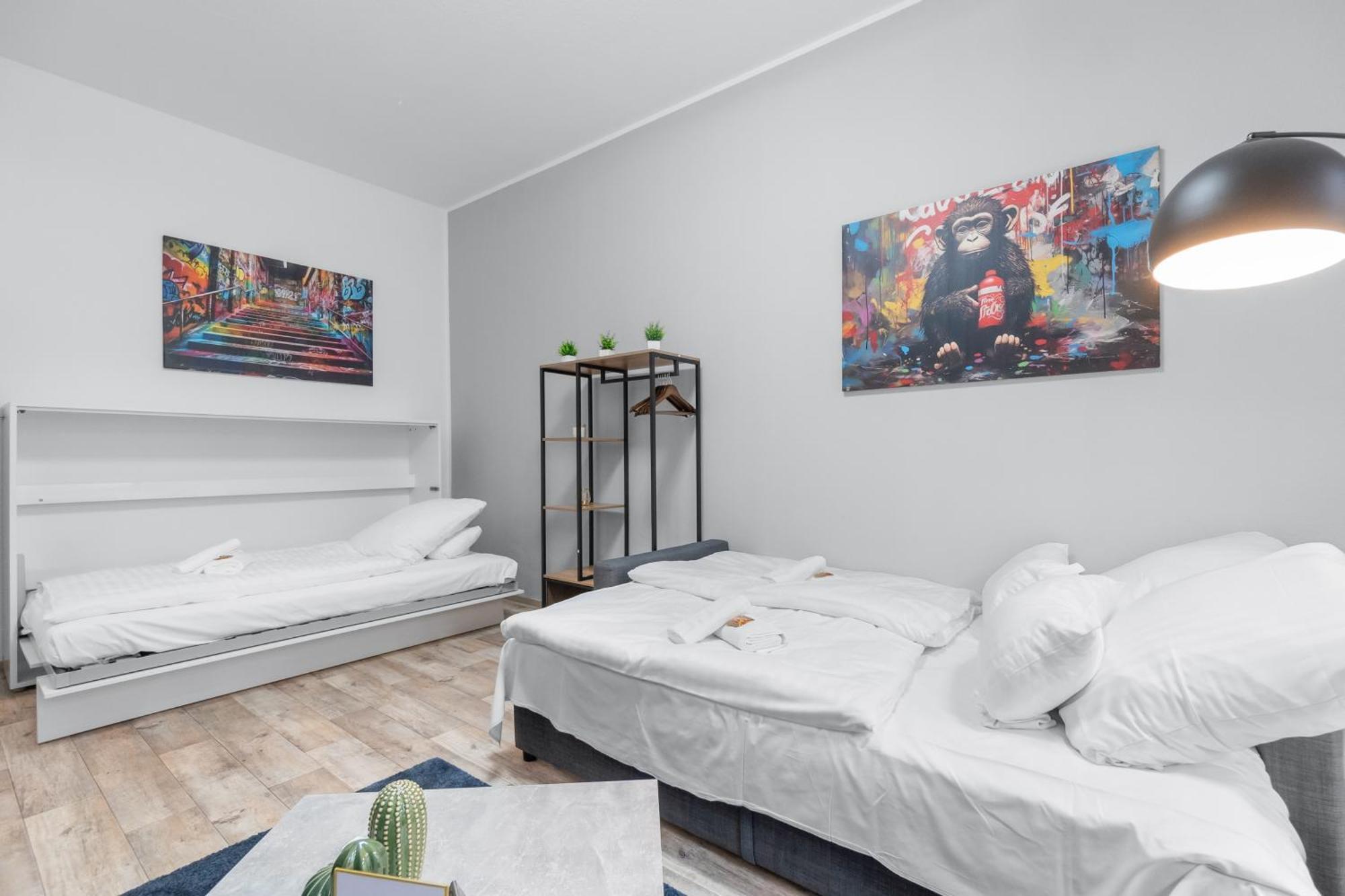 Tolles Design, Hochwertig, Vollausstattung, 3 Zimmer, Grosses Bad & Gaeste-Wc, Grosse Kueche, 3 X Smart Tv, 11 Min Zum Hbf Duisburgo Esterno foto