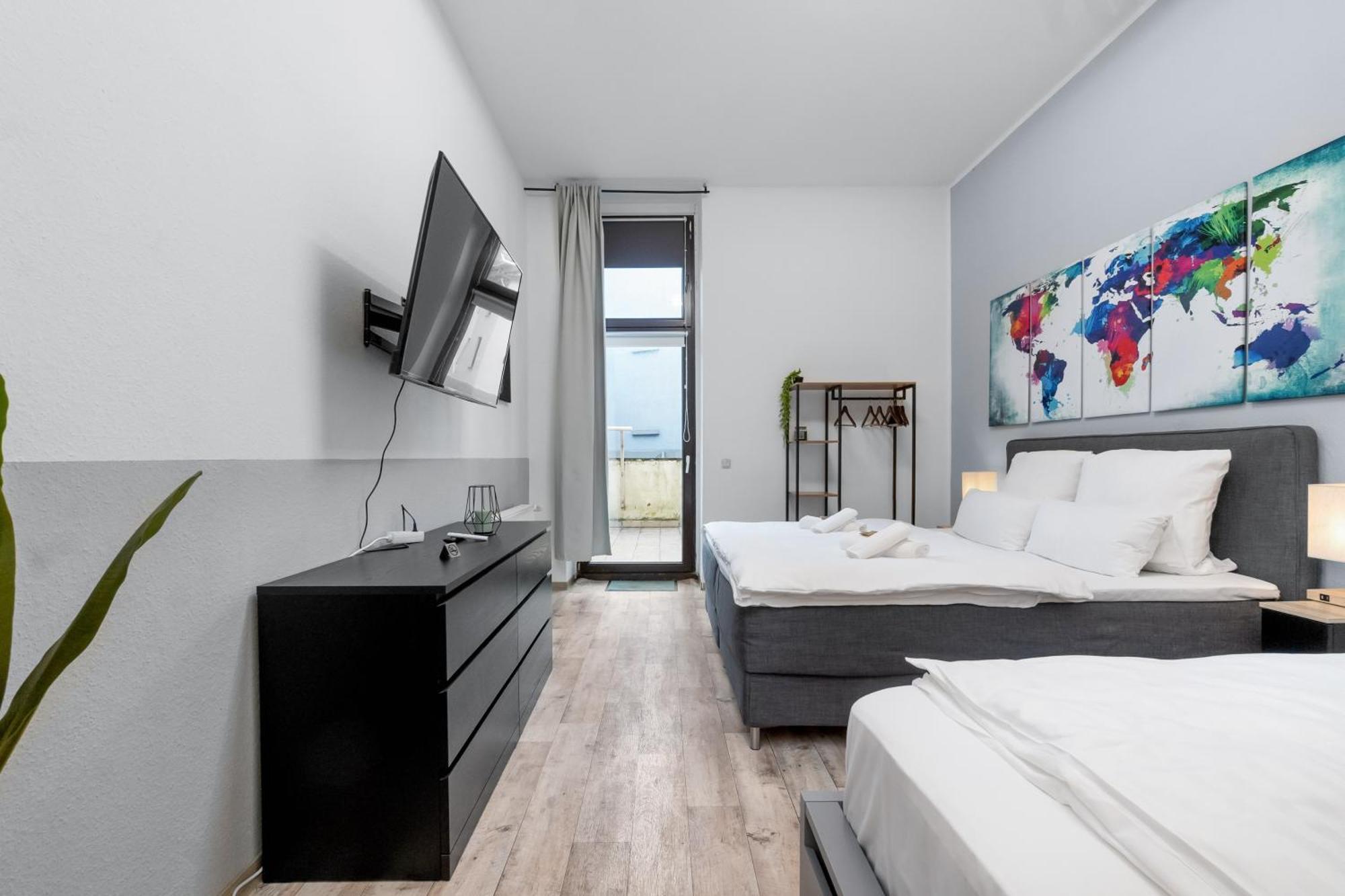 Tolles Design, Hochwertig, Vollausstattung, 3 Zimmer, Grosses Bad & Gaeste-Wc, Grosse Kueche, 3 X Smart Tv, 11 Min Zum Hbf Duisburgo Esterno foto
