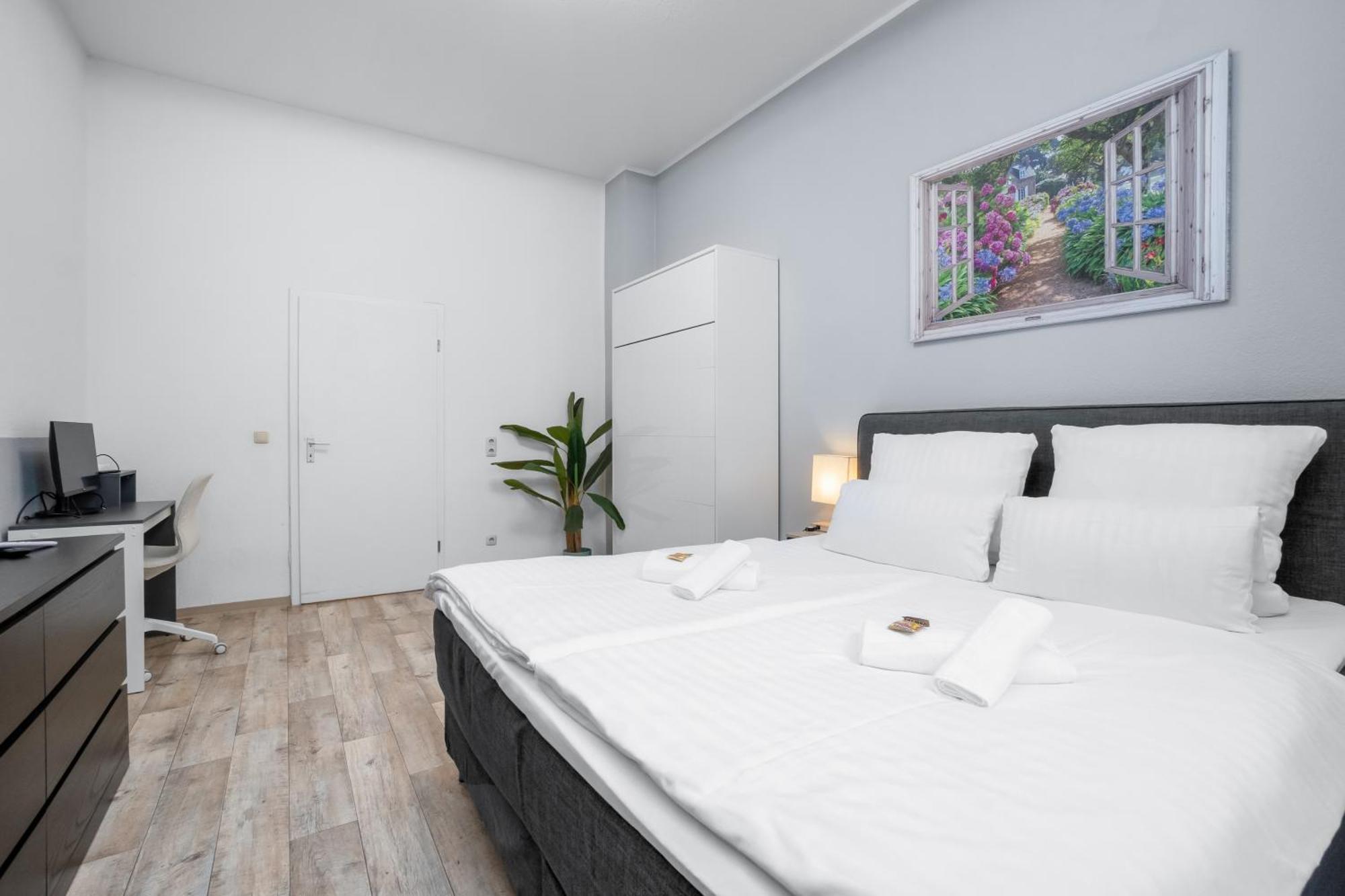 Tolles Design, Hochwertig, Vollausstattung, 3 Zimmer, Grosses Bad & Gaeste-Wc, Grosse Kueche, 3 X Smart Tv, 11 Min Zum Hbf Duisburgo Esterno foto