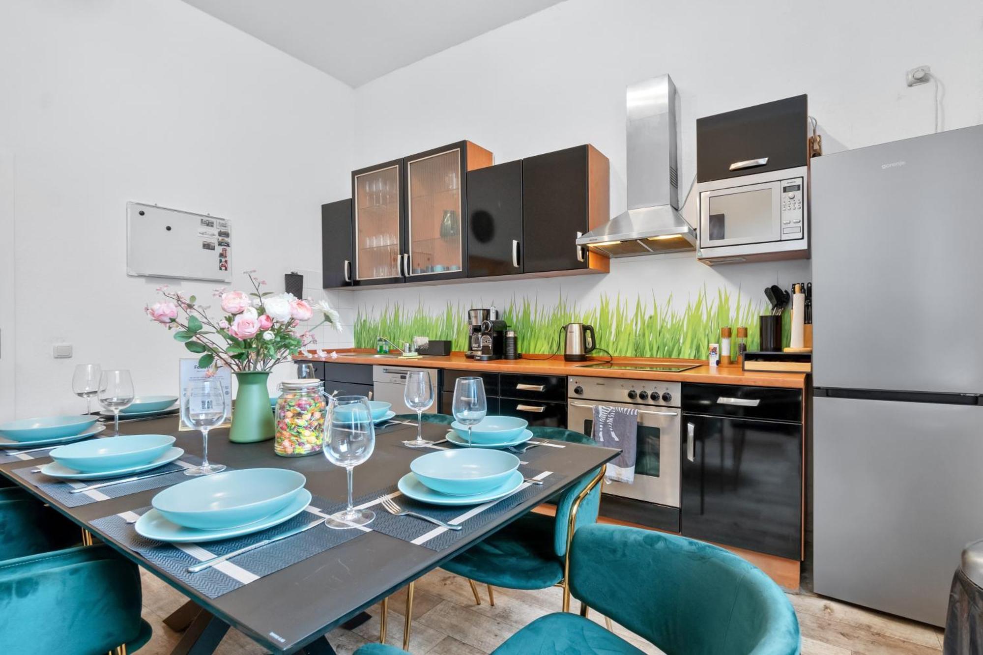 Tolles Design, Hochwertig, Vollausstattung, 3 Zimmer, Grosses Bad & Gaeste-Wc, Grosse Kueche, 3 X Smart Tv, 11 Min Zum Hbf Duisburgo Esterno foto